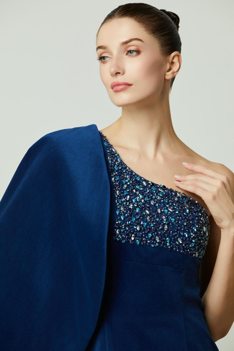 One-shoulder velvet dress