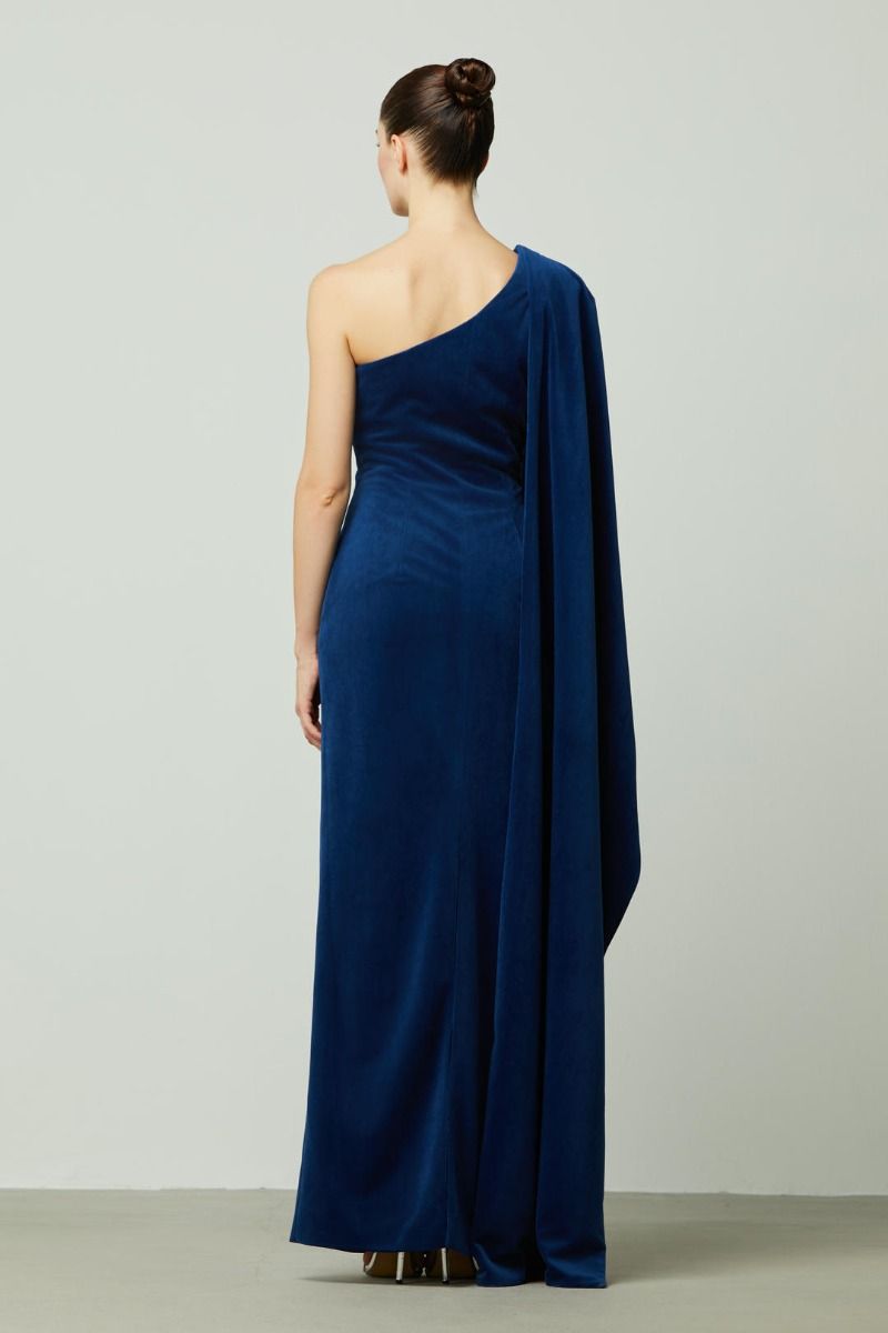 One-shoulder velvet dress