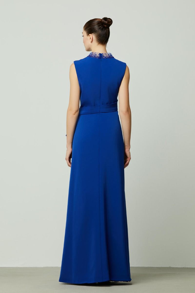 Collar neckline dress