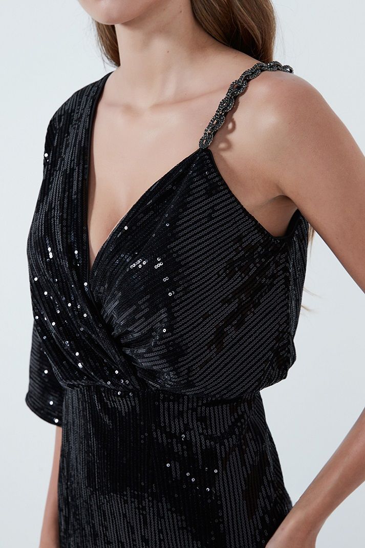 One-shoulder sequins dress