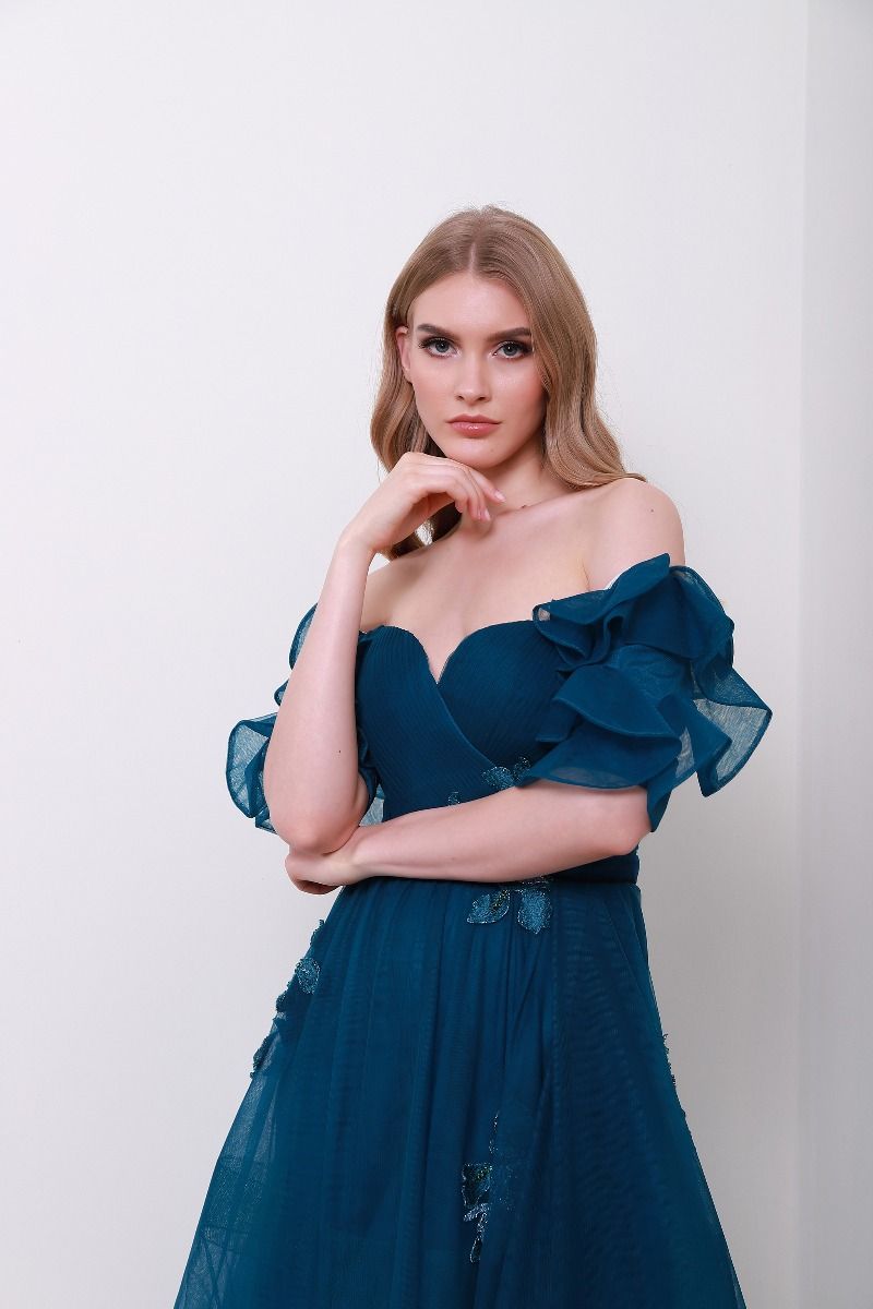 Off shoulder ruffles dress