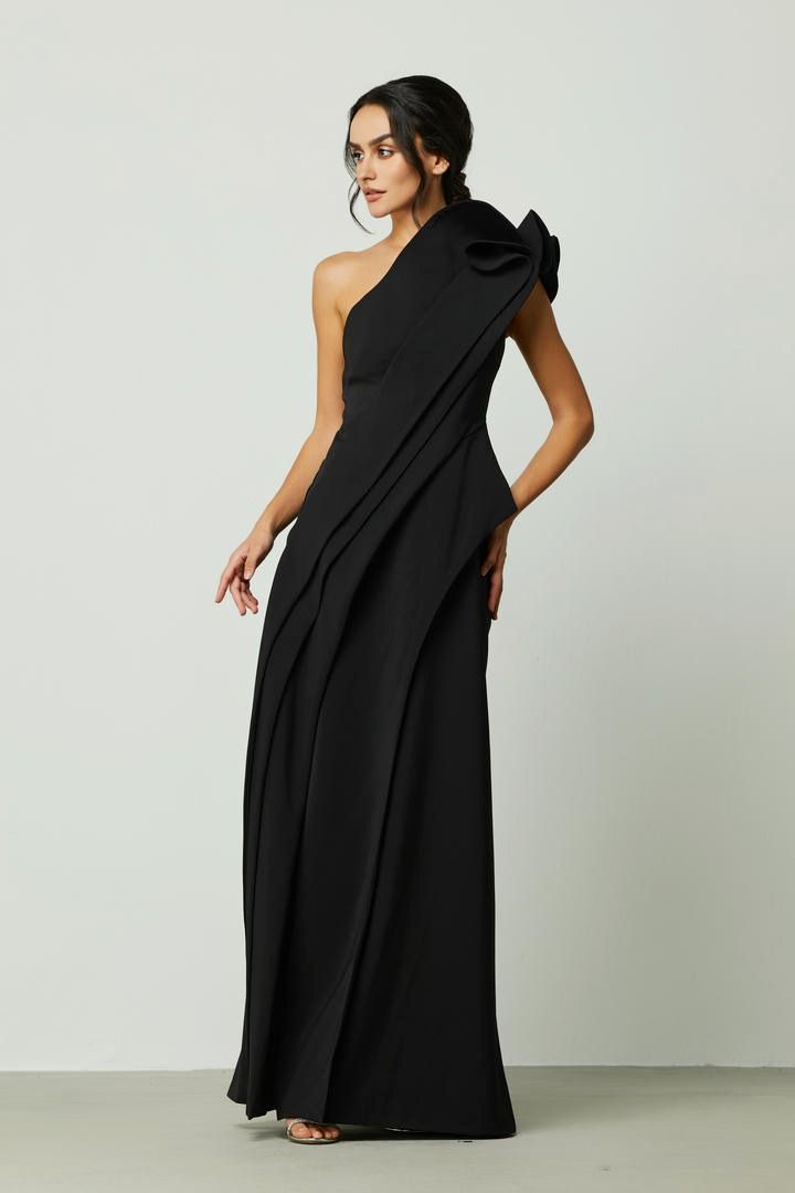 One-shoulder wavy dress